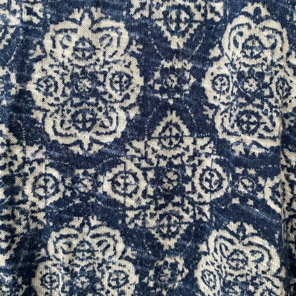 Max Jeans Size XL Women's V-Neck Tank Top Flowy Sleeveless Top Geometric Pattern - Picture 8 of 8